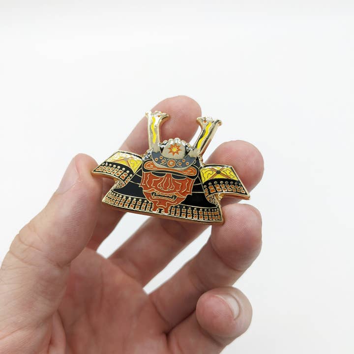 Anima - Wholesale Lapel pin/button - Sunset Kabuto Enamel Pin1