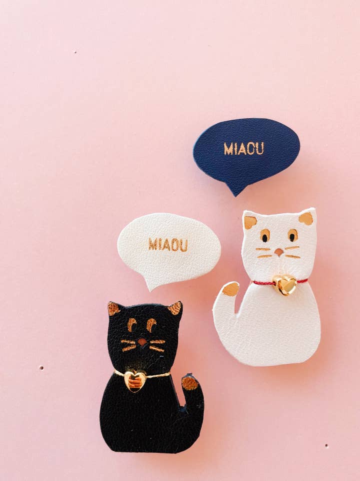 Handmade cute-kitten brooch, adorable kitten in upcycled leather for wholesale by du vent dans mes valises