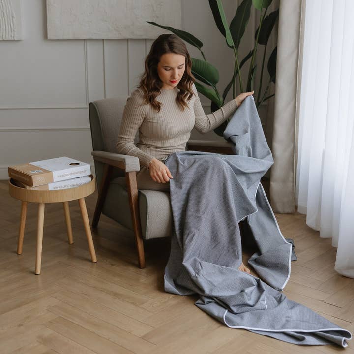 Baby wrap Leo Black White for wholesale by Storchenwiege GmbH & Co. KG