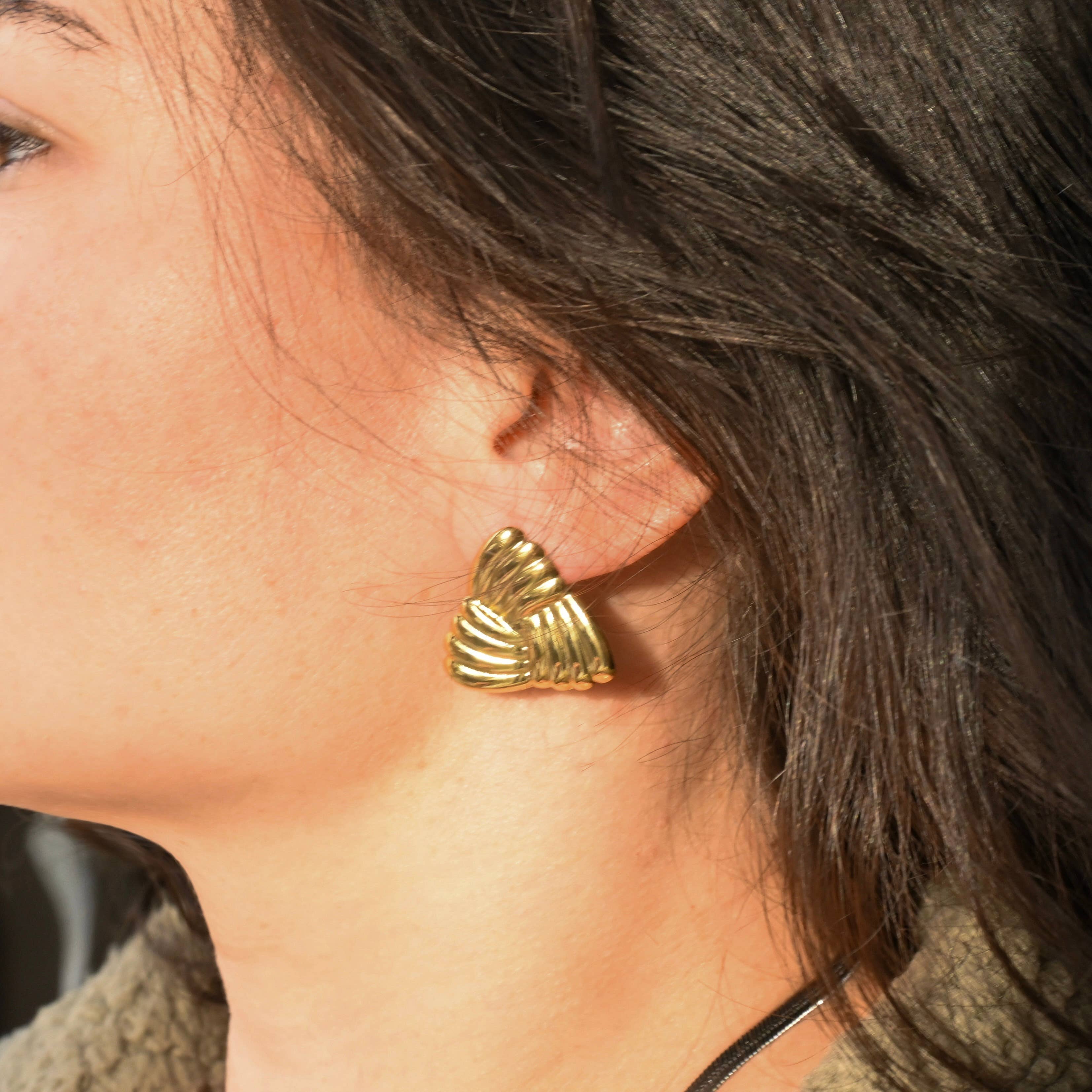 Blueyejewelry - Vendita all'ingrosso Orecchini pendenti - Orecchini Geometrici - Orecchini a Conchiglia Impermeabili con Creste7