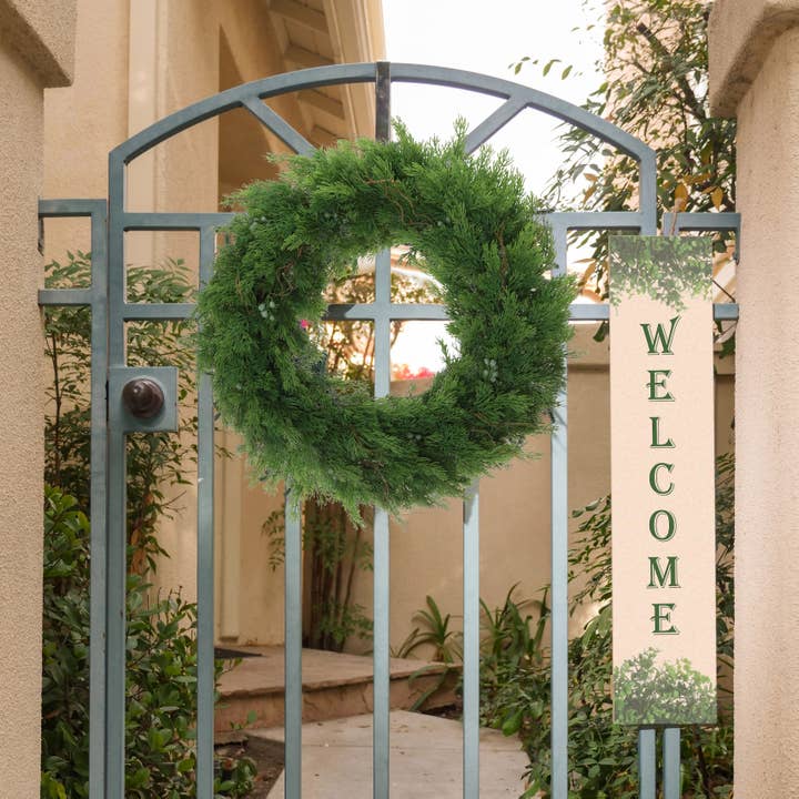 Larksilk - Wholesale Wreath - 22” Juniper Christmas Wreath With Green Berries & Twigs