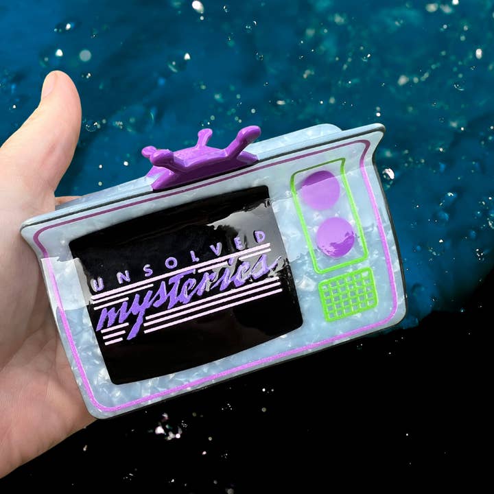 Uløste mysterier 4 tommer hårklo for engroshandel hos The Foxy Hipster