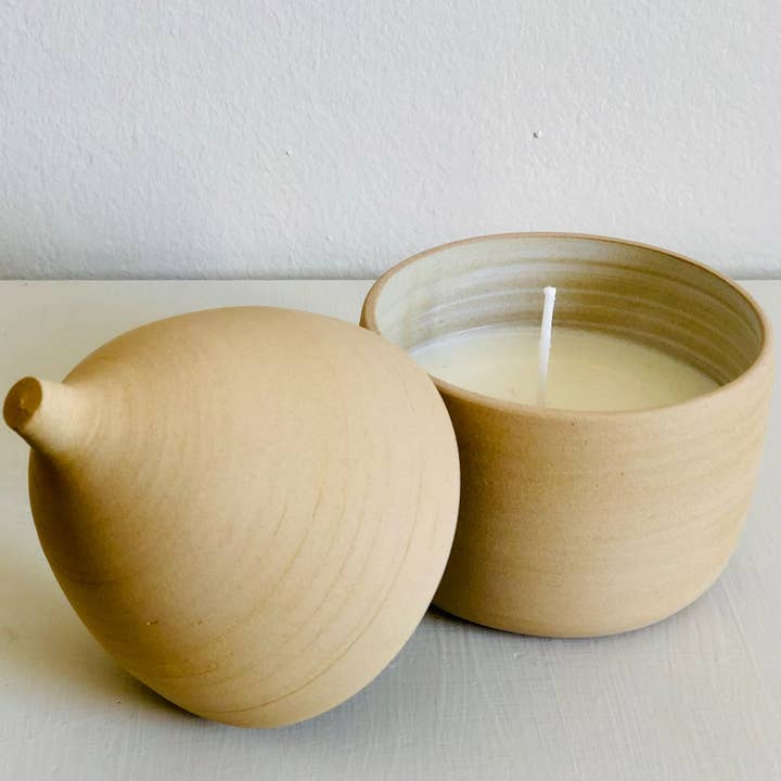 Bougie Lisse Beige pour la vente par The Barclay Studio