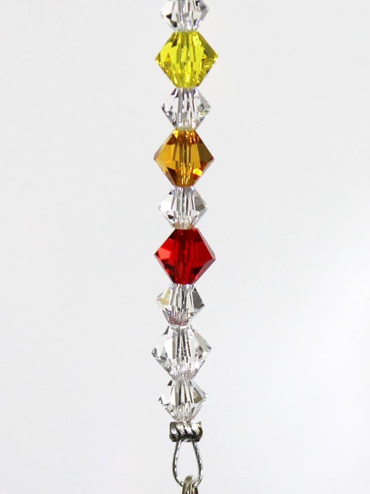 Bout de fenêtre perlé arc-en-ciel avec goutte en amande de 38 pour la vente par Silver Deer Crystal