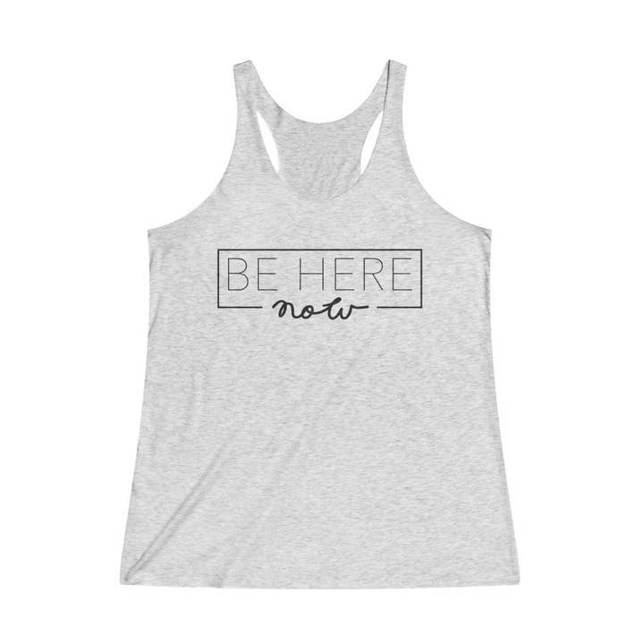 Var här nu - kvinnors brottarrygg tank för wholesale av Better Planet Studio