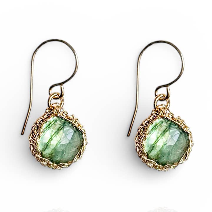 Teardrop Ohrringe Labradorit In Gold für den Großhandel von Arivka Jewelry