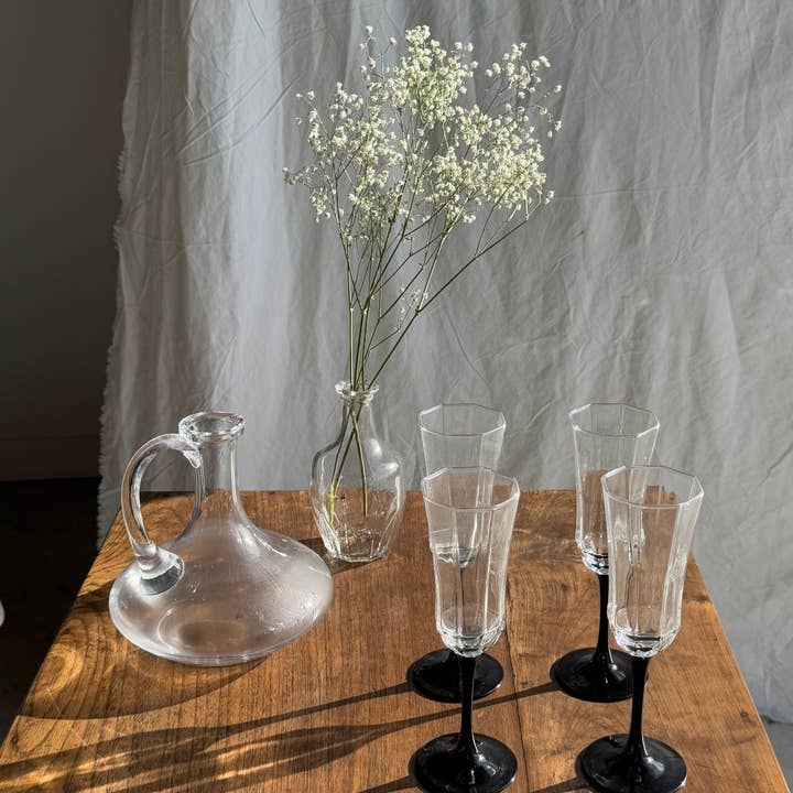 Office Objets - Wholesale Carafe - Vintage glass carafe with a flat, flared belly handle H18