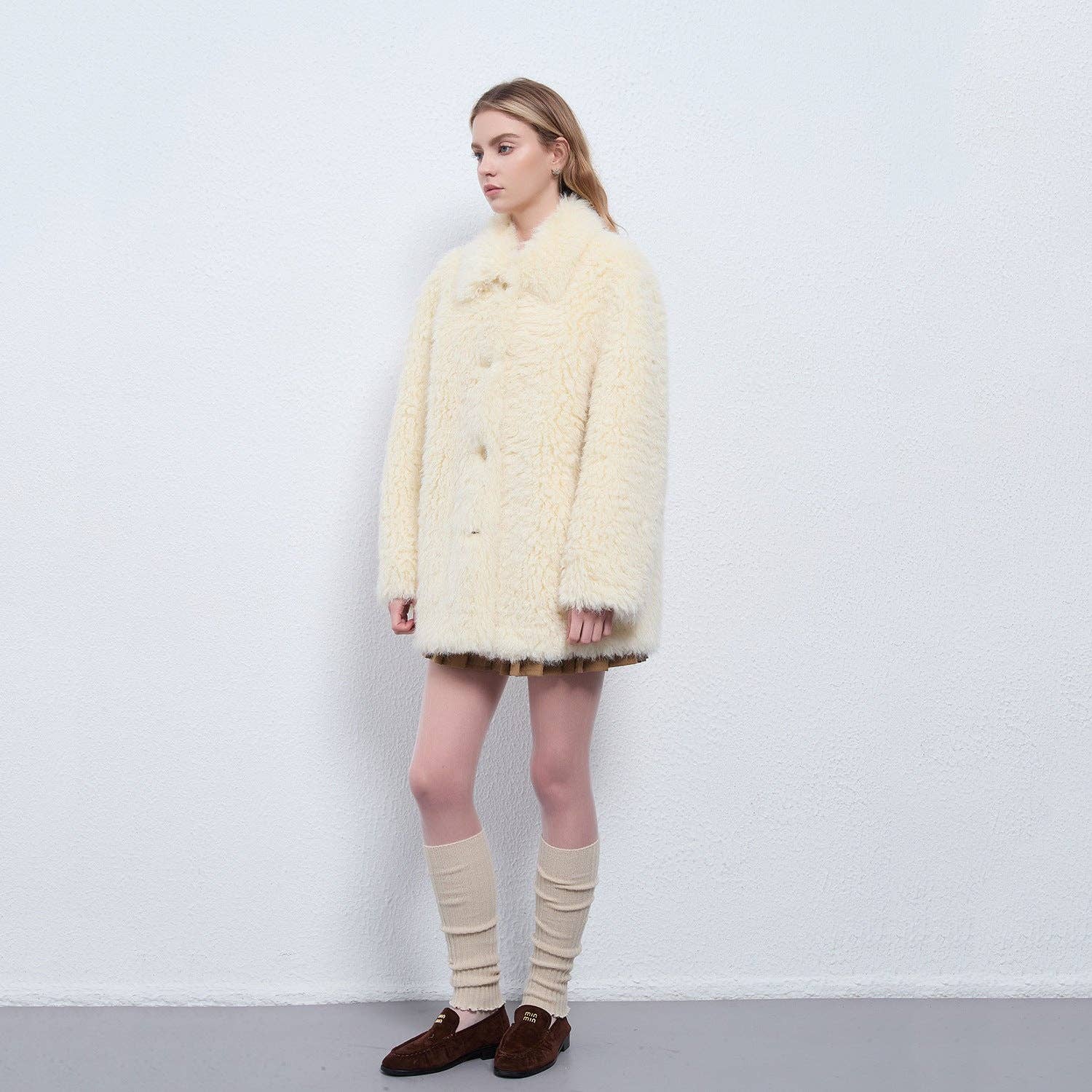 Beige Fuskinn Shearling-kappa Mysig Chic Stil för wholesale på Faire14