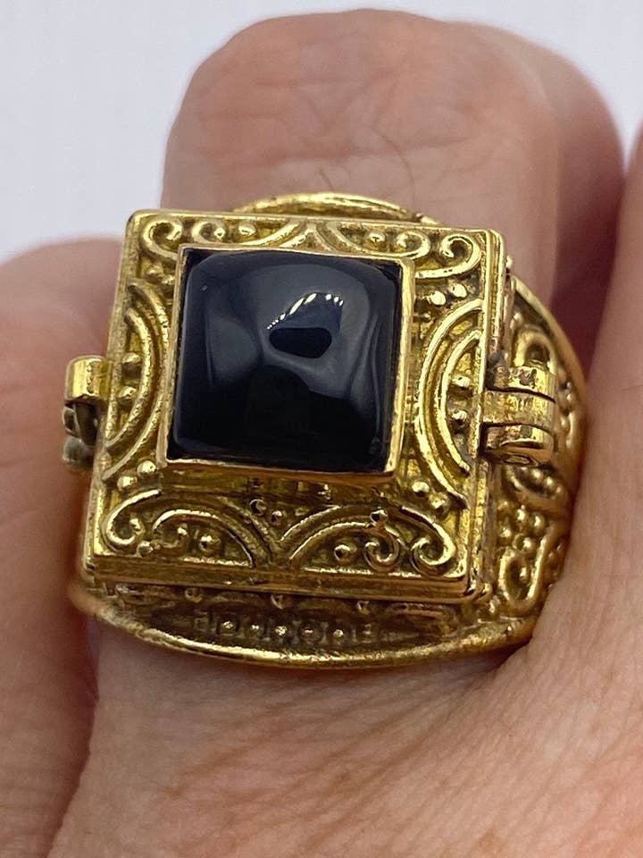Anillo vintage de latón con ónix negro para pastillero para venta al por mayor de Nemesis Jewelry NYC