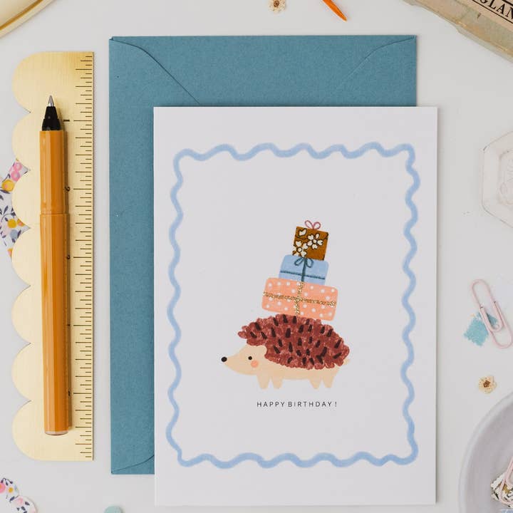 The Charming Press - Vendita all'ingrosso Biglietti di auguri - Biglietto di compleanno Hedgehog - Tessuto Liberty Capel Mustard1