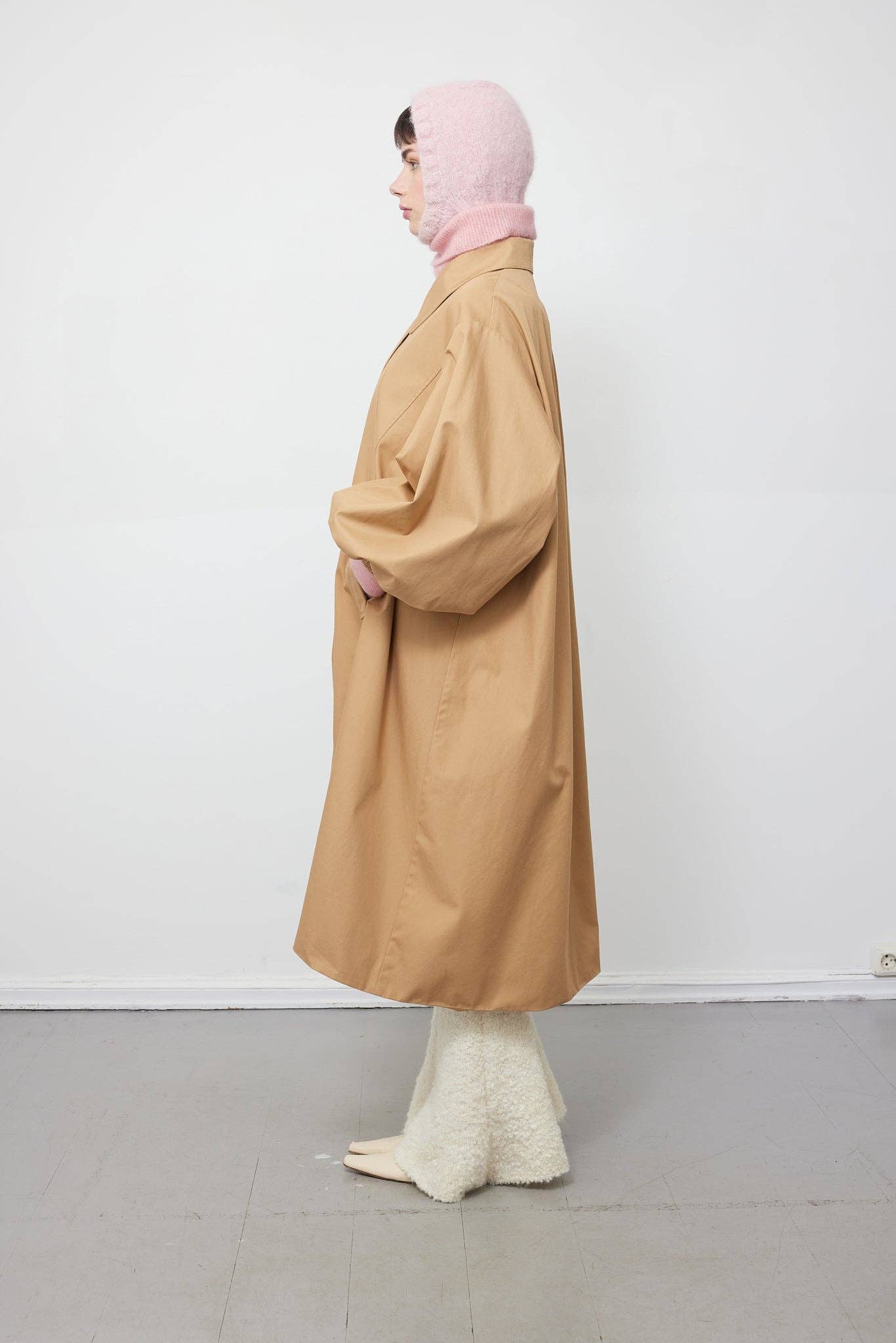 Sand Flekkpetrell mac coat for wholesale on Faire