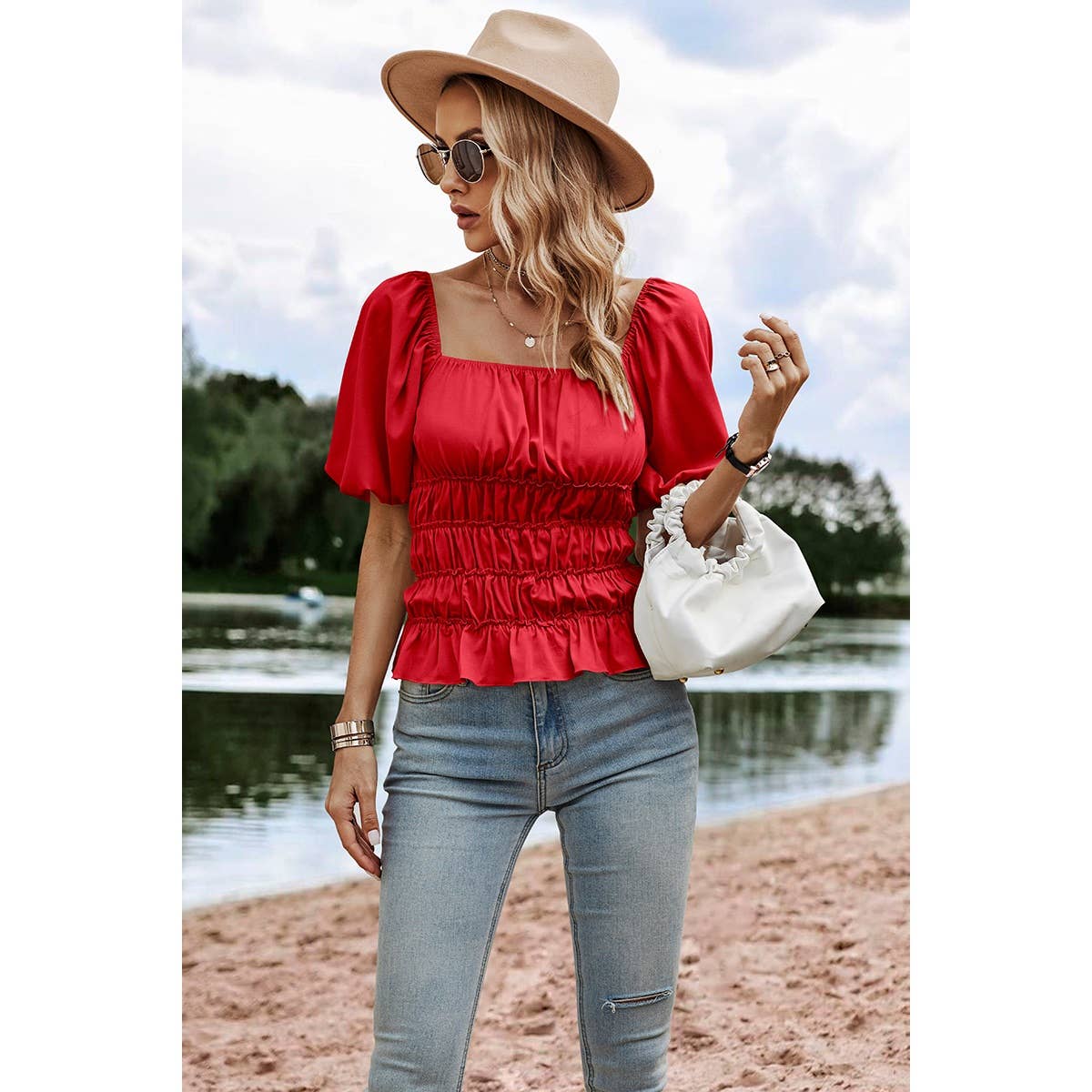 Supreme Fashion – Engroshandel Bluse - Dame – Bluse med firkantet halsudskæring, shirred flæseærmer og peplum i ensfarvet.5