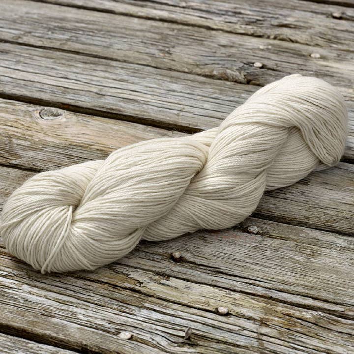 Lana non tinta: Baby Merino 4 fili per maglia per la vendita all'ingrosso da parte di Rooster Yarns