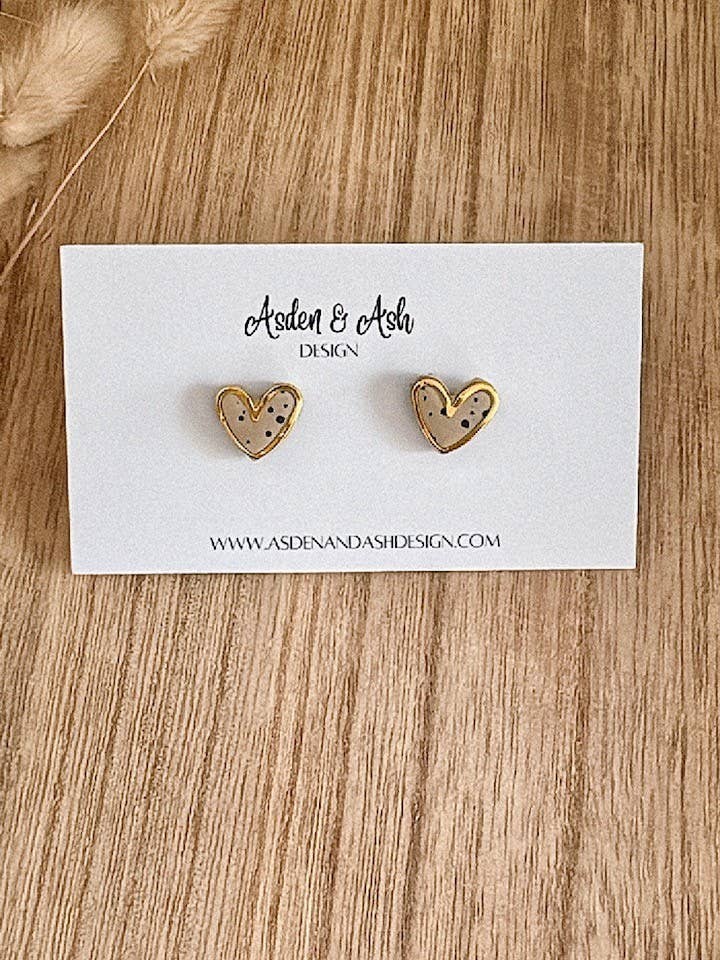 Cuori in Argilla con Bordo Dorato, Orecchini a Perno Cuore in Argilla alla Moda per la vendita all'ingrosso da parte di Asden & Ash Design