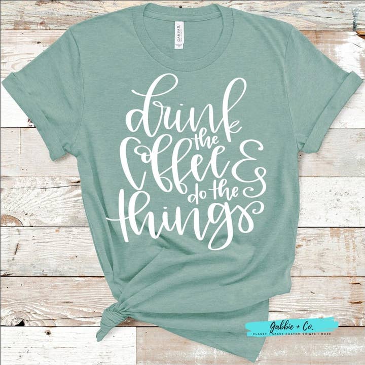 Buvez le café et faites les choses pour la vente par Gabbie Co.