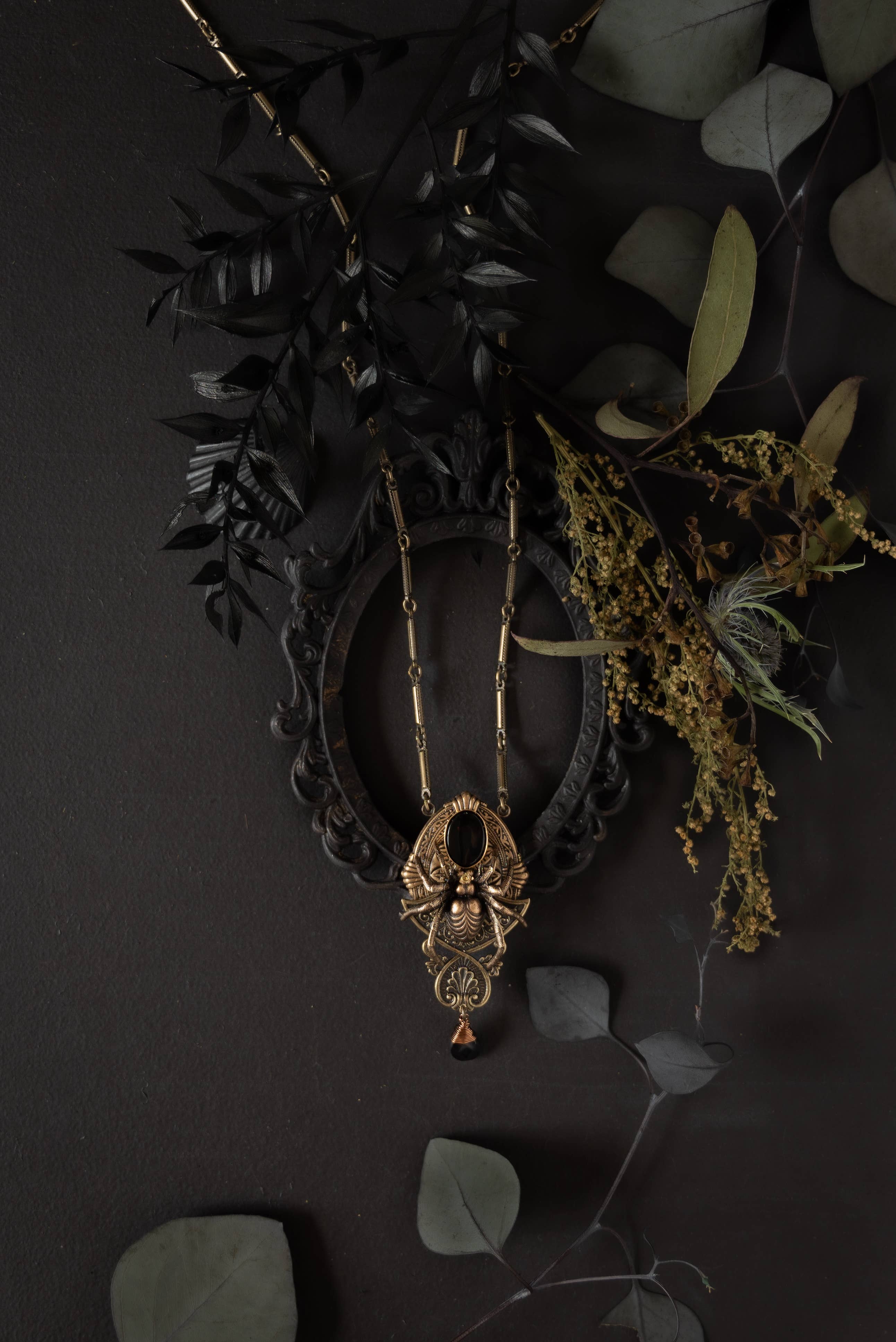 Trollbinde - Vente Colliers à pendentif - Amulette Animalis gothique avec symboles animistes10