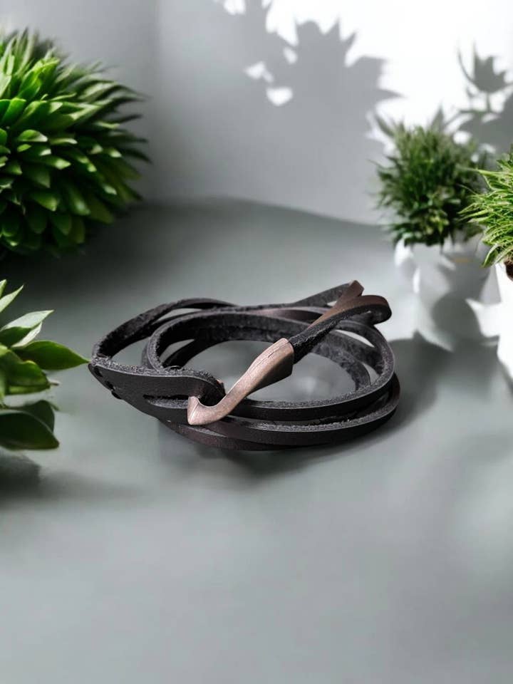 Zwart Leren Wikkel Haak Armband - Heren Leren Armband voor wholesale door Ciao Bella Jewelry Inc
