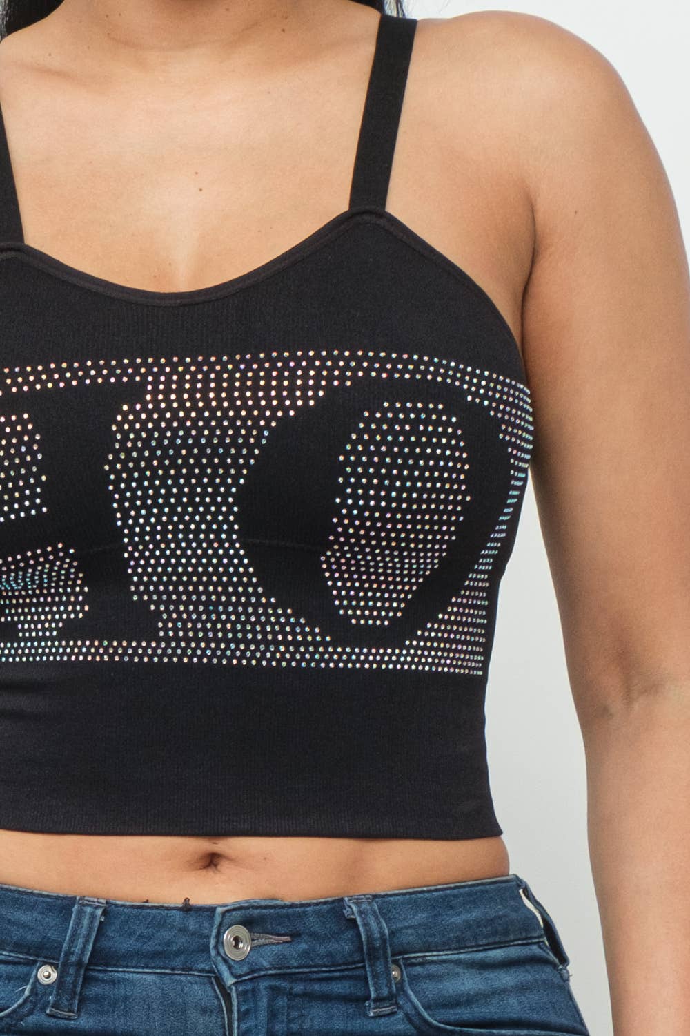 Zwart Naadloze „Ho” -top met studs en versierde details aan de voorkant voor groothandel op Faire5