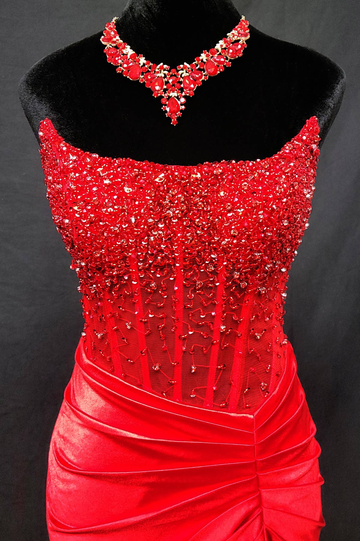 Chicas - Vente Robe de soirée – femme - Robe bustier en satin avec corset à perles et sequins C83123