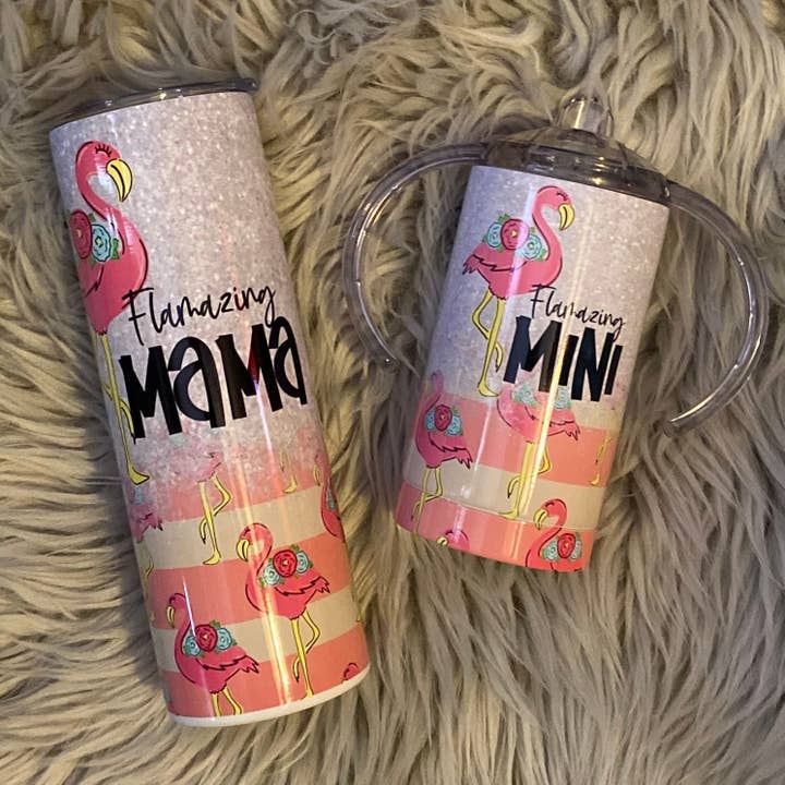 Mini & Me Mama Mini Flamingo Tumbler Sæt for engroshandel hos Antisocial Designs