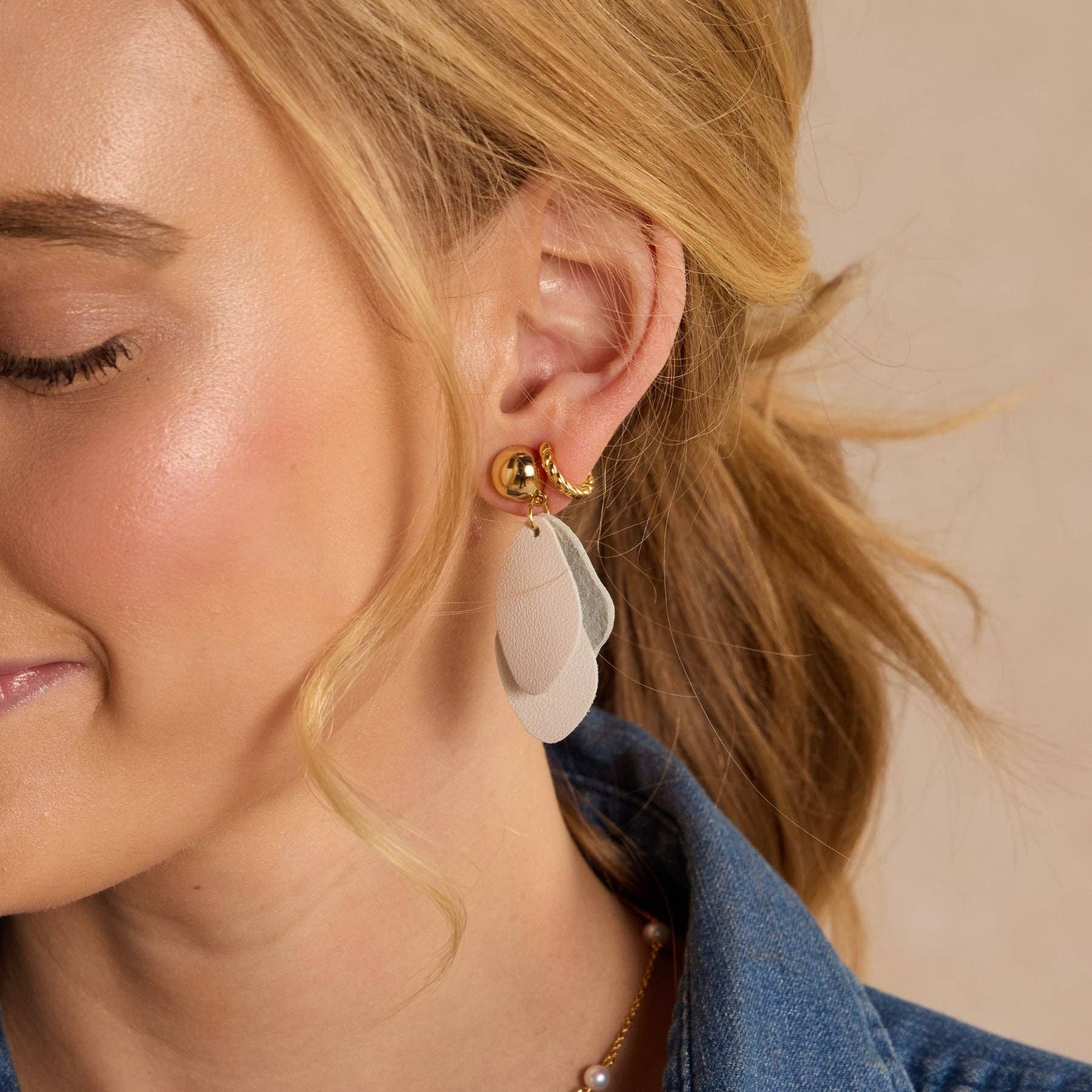 Nickel and Suede – Großhandel Ohrhänger – Creme Weston1