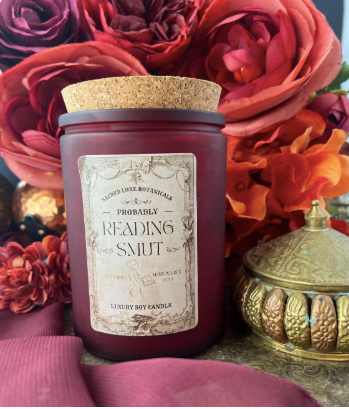 Sacred Lore – wholesale Prydnadsljus – Förmodligen läser snusk, litterärt ljus, 10oz sojaljus8