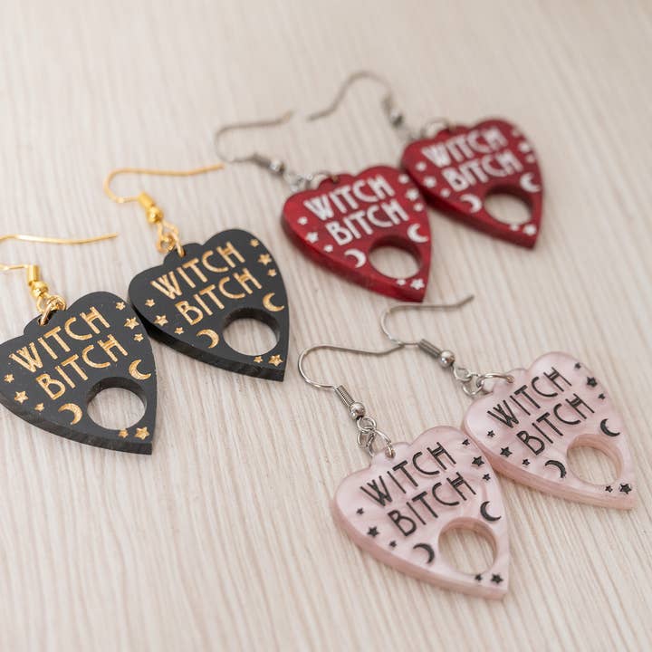HoneyGlow Designs - Vendita all'ingrosso Orecchini pendenti - Orecchini a planchette Ouija Witch Bitch - stile strega2