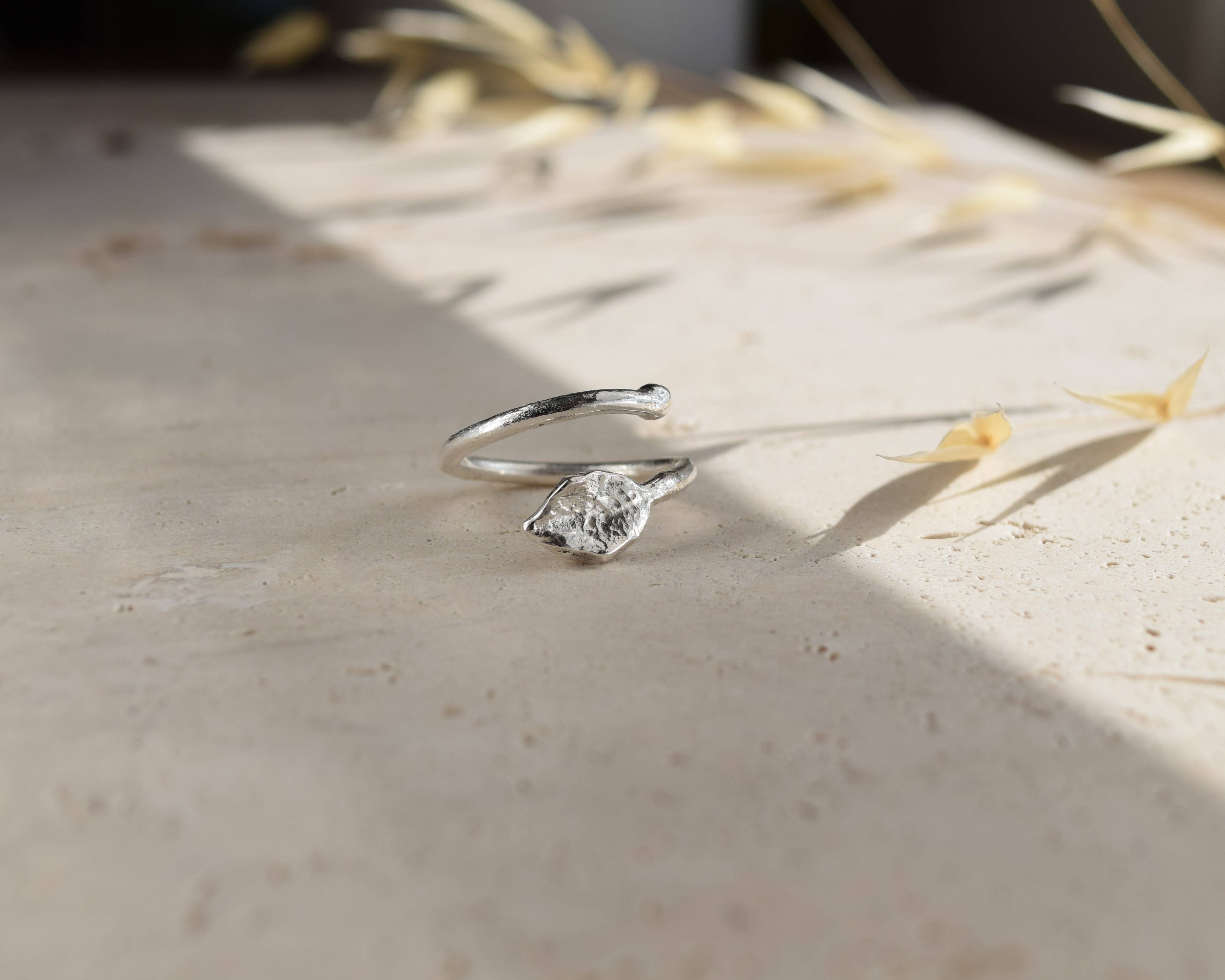 MUKA studio – wholesale Band/stacked ring – Open Leaf Ring1