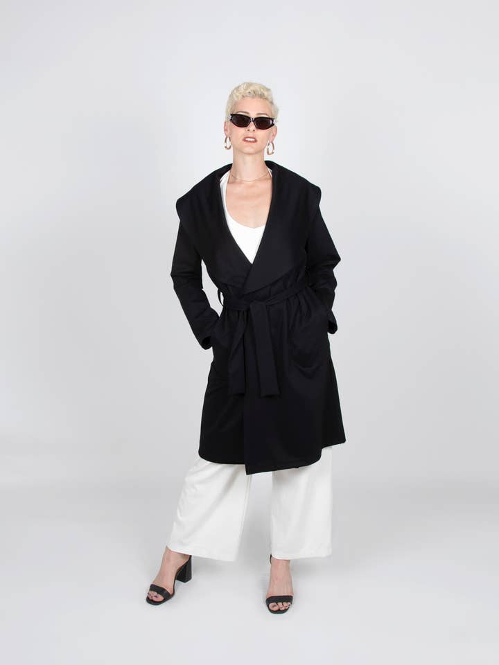 Trenchcoat mit Schalkragen in Schwarz für den Großhandel von Paridaez