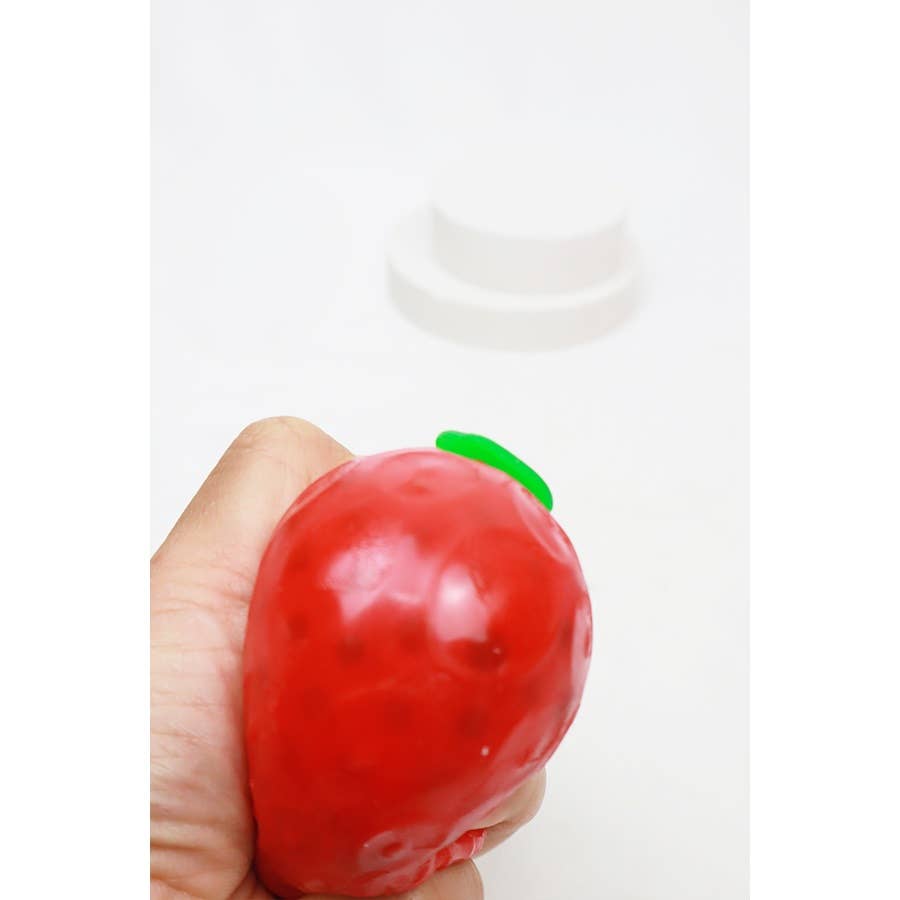 ROUGE Squishy parfumé à la fraise avec Orbit en vente sur Faire2