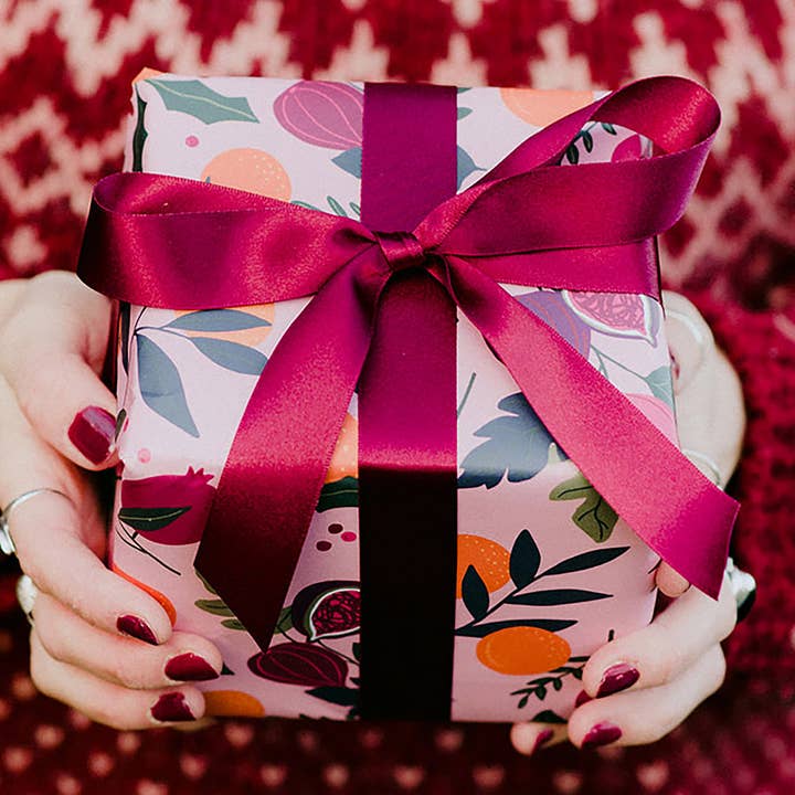 Carta da regalo rosa con frutta botanica per la vendita all'ingrosso da parte di Laura Barnes Wholesale Ltd