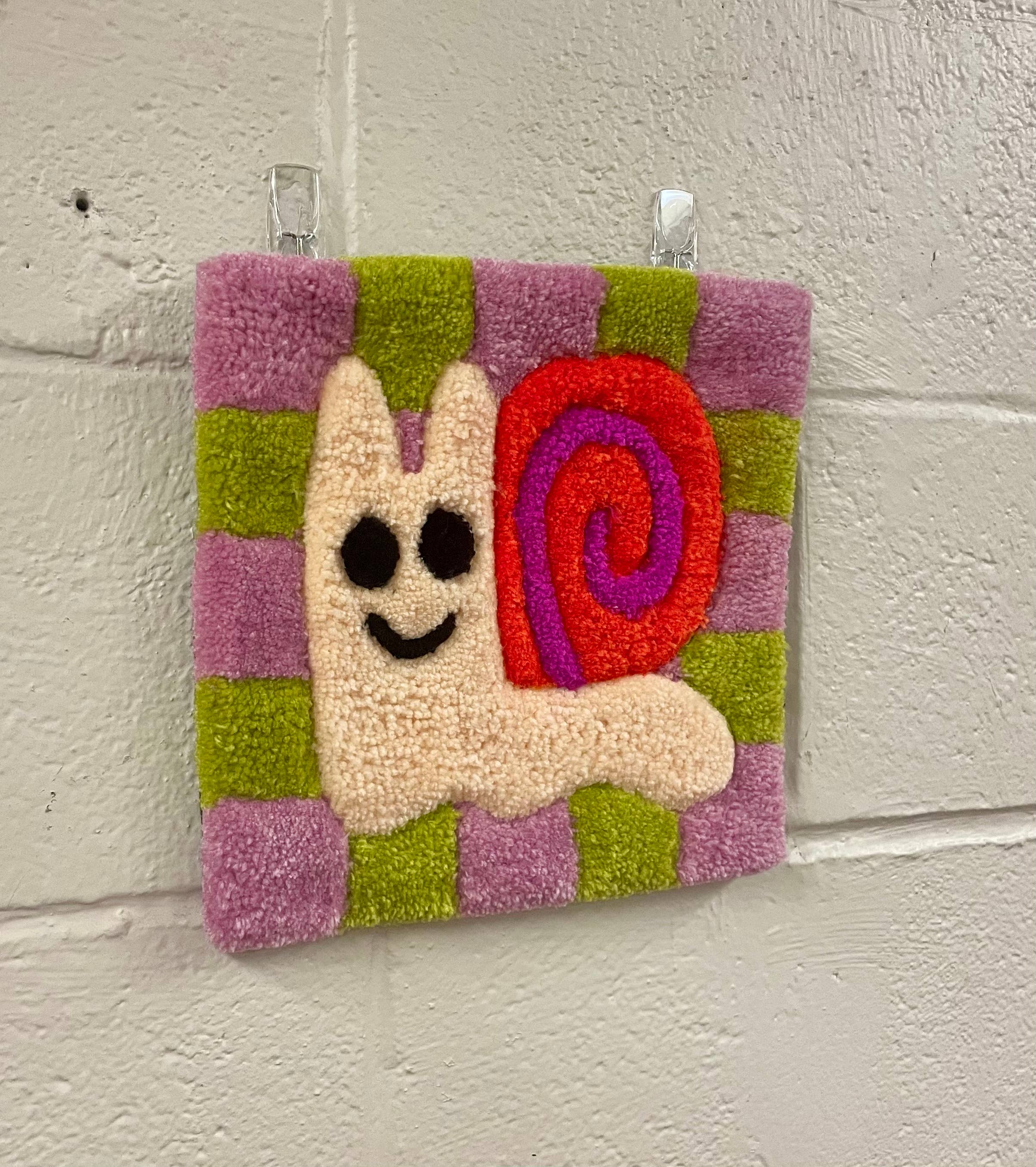 Hi Cutie – wholesale Wall Accent – Checkered Snail Tufted Wall Hanging5