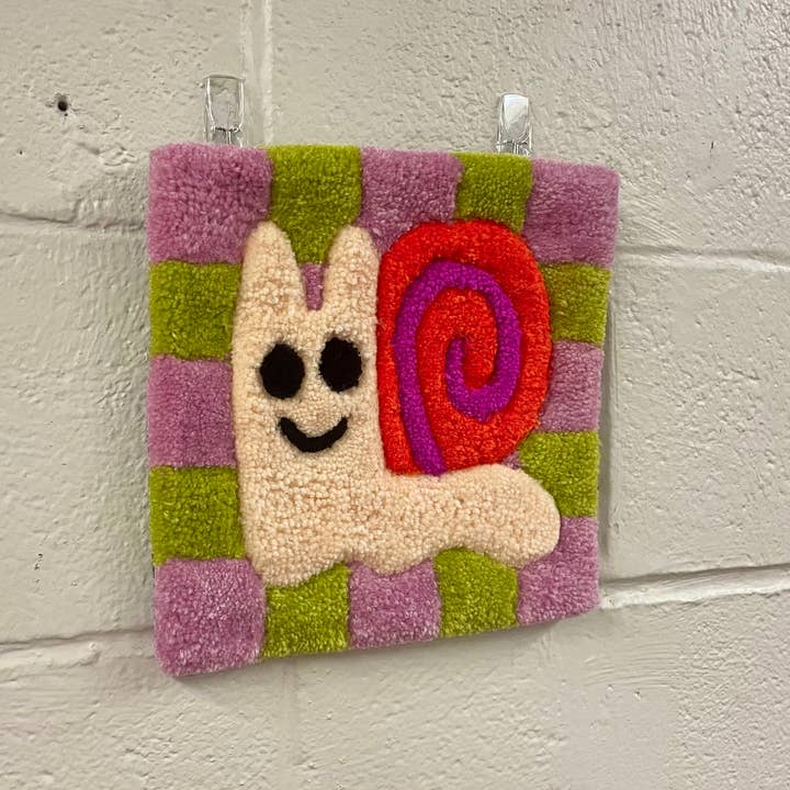 Hi Cutie – wholesale Wall Accent – Checkered Snail Tufted Wall Hanging5