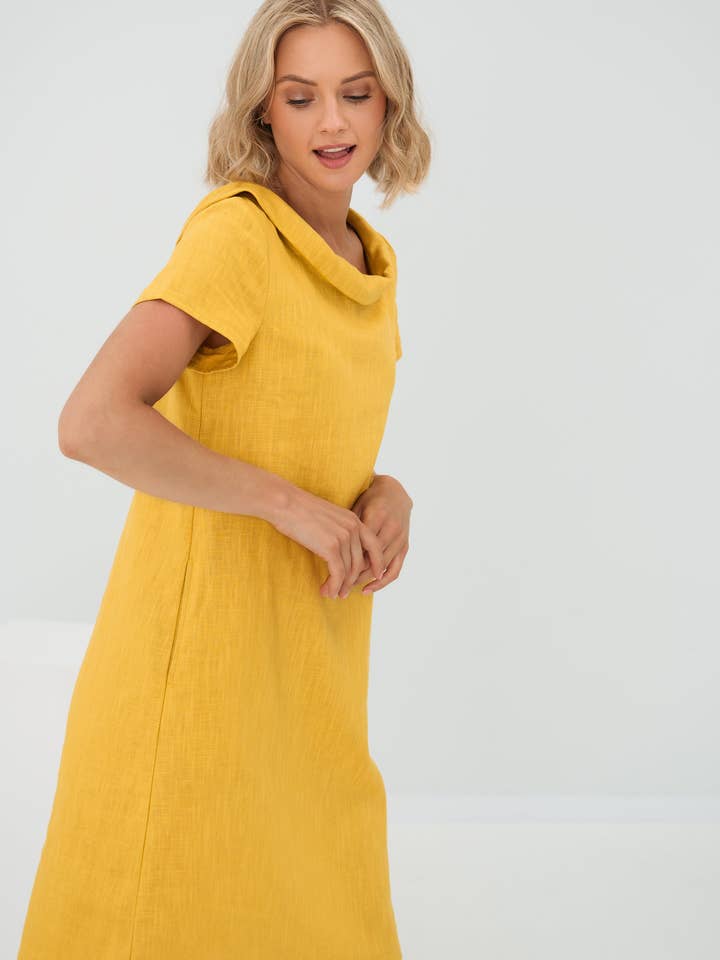 Gelbes Leinenkleid, A-Linienkleid, minimalistisches Kleid, schlicht für den Großhandel von LeMuse