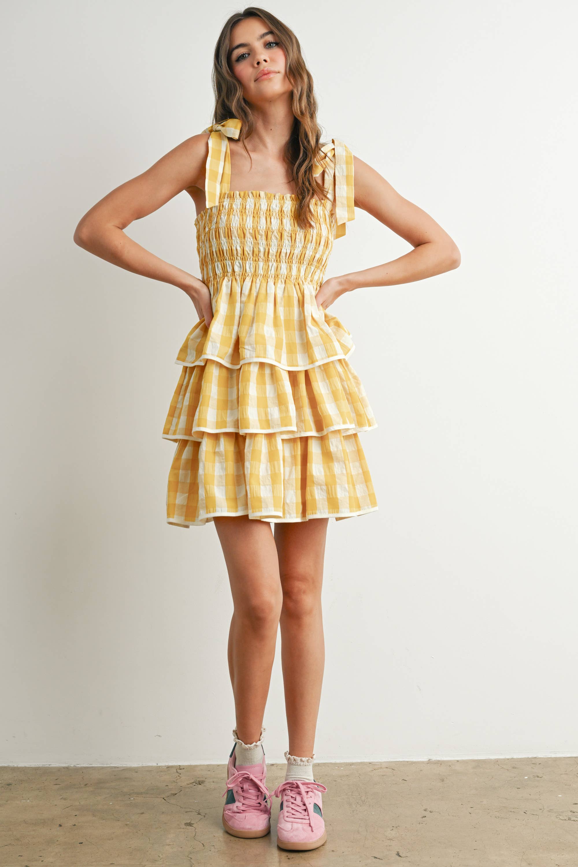 BUTTERMELON – wholesale Klänning - Dam – Klänning med knytband och volanger - BMD771420