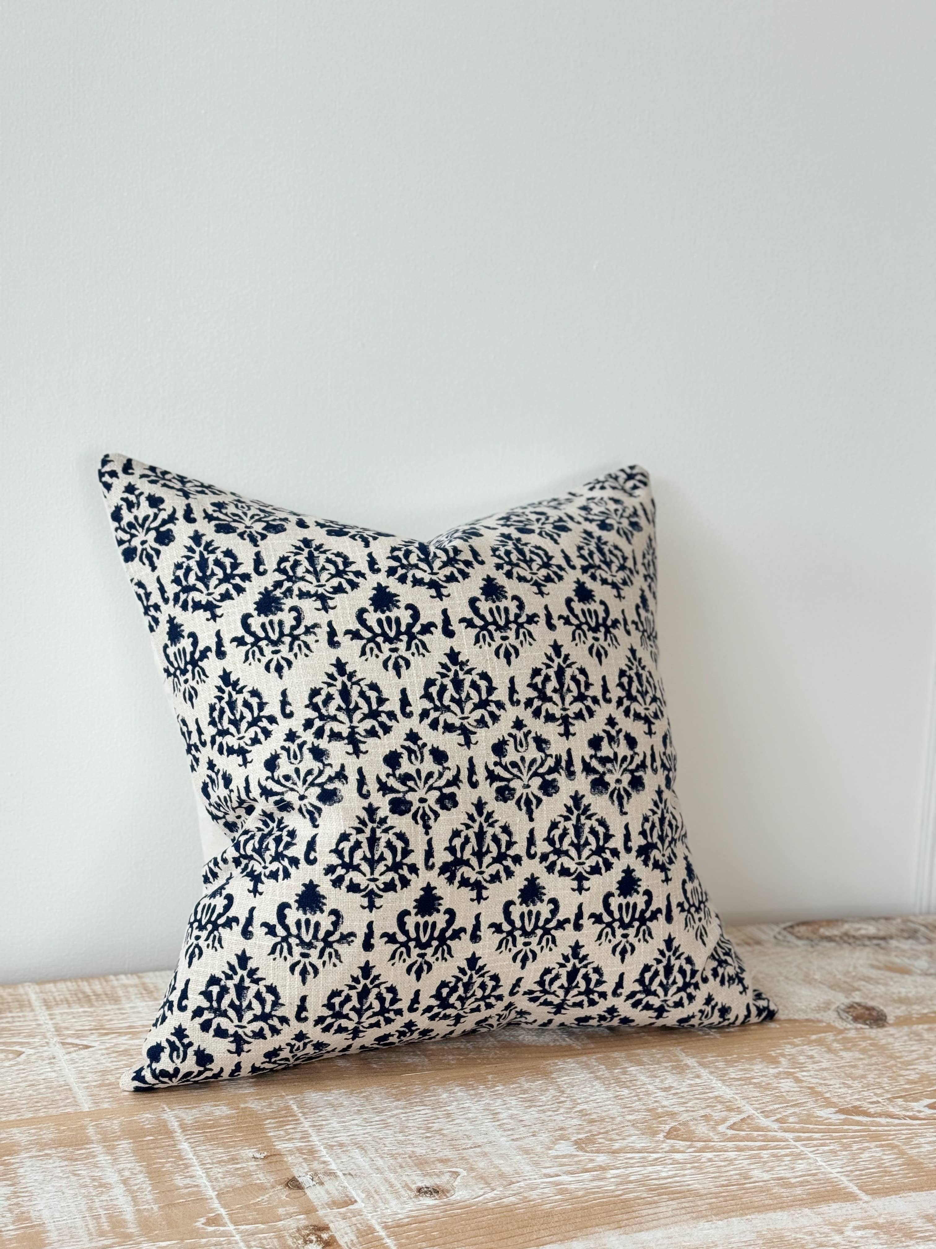 Ellenvale Trade – Engroshandel Pyntepudebetræk – Ivy Navy Print Pudebetræk 45 x 45 - 100% Bomuldsbetræk2
