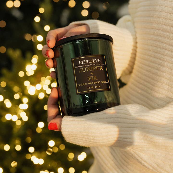 Juniper + Fir juletræ duftlys for engroshandel hos Rebel and Eve Candle Company