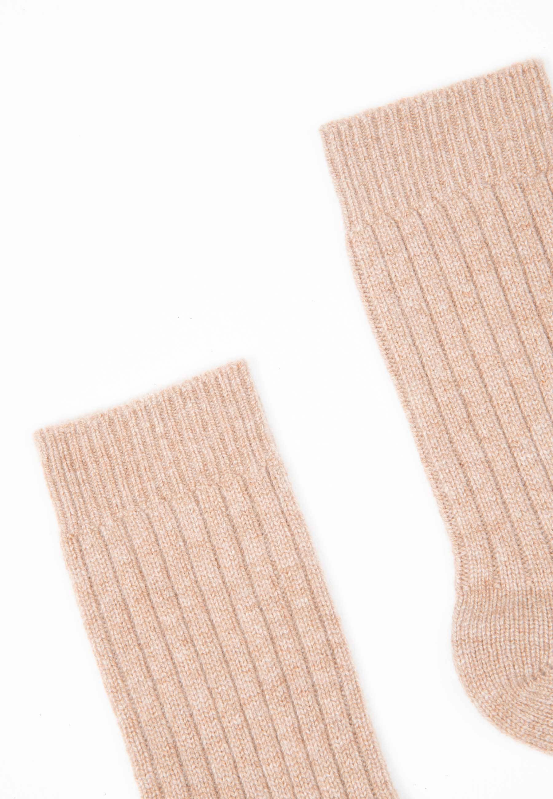 camel 4-ply cashmere socks UNI 12 for wholesale on Faire2