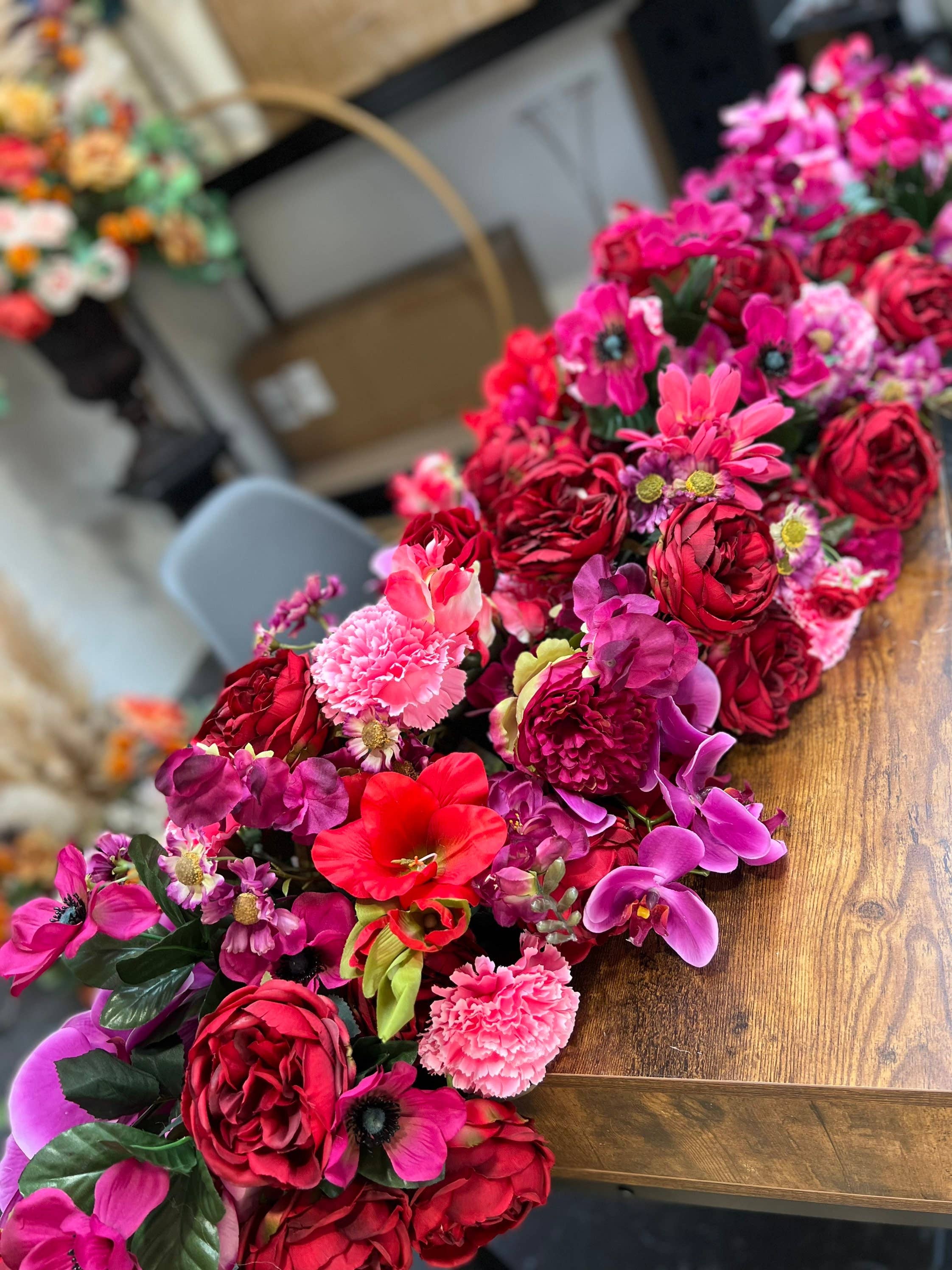 IVY CRUZ - Vente Fanion/guirlande - Guirlande fleurie rose vif, fuchsia et soie rose4