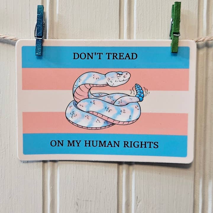 Autocollant « Ne marchez pas sur les droits des personnes trans » pour la vente par Sleepy Moth