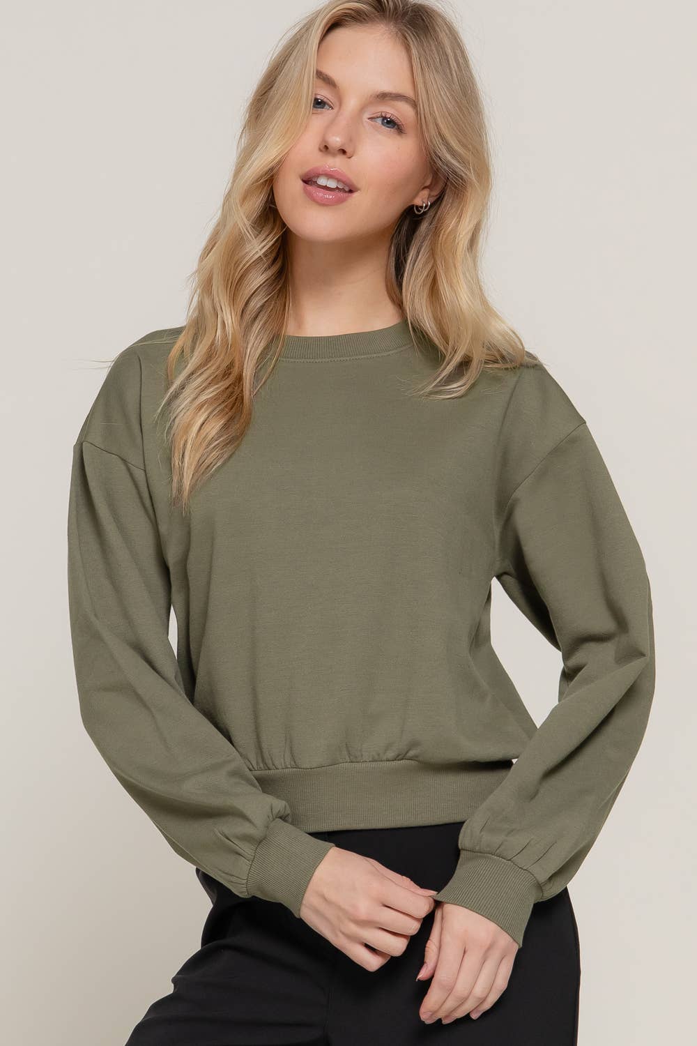 Active Basic | Active USA – Engroshandel Sweatshirt - Dame – Crop sweatshirt med rund hals og lange ærmer4