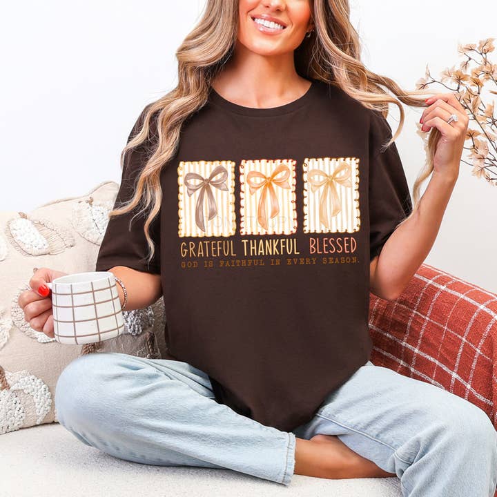 T-shirt "Reconnaissant, Remerciant, Béni" pour la vente par Trendy Tee Co.