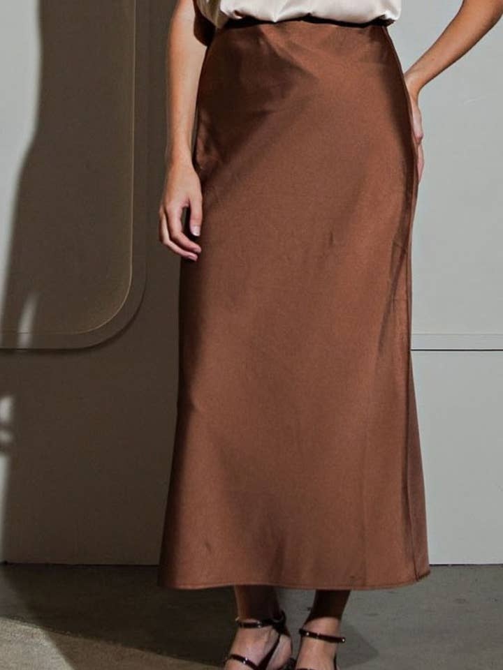 Jupe midi en satin extensible pour la vente par PORSHA