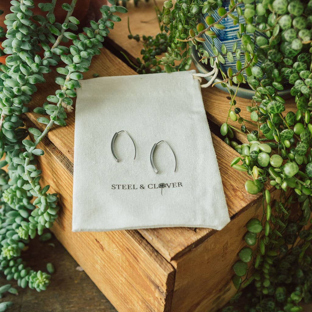 Steel & Clover – Engroshandel Hængeøreringe og creoløreringe – La Glace Minimalistisk krog ørering1