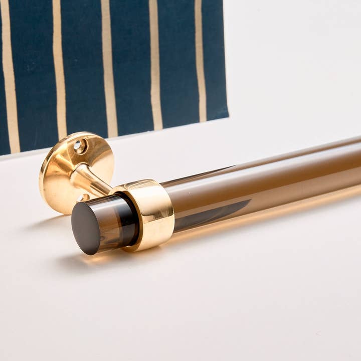 Toallero de Lucite Ahumado Deco, Herrajes de Latón Macizo para venta al por mayor de LuxHoldups