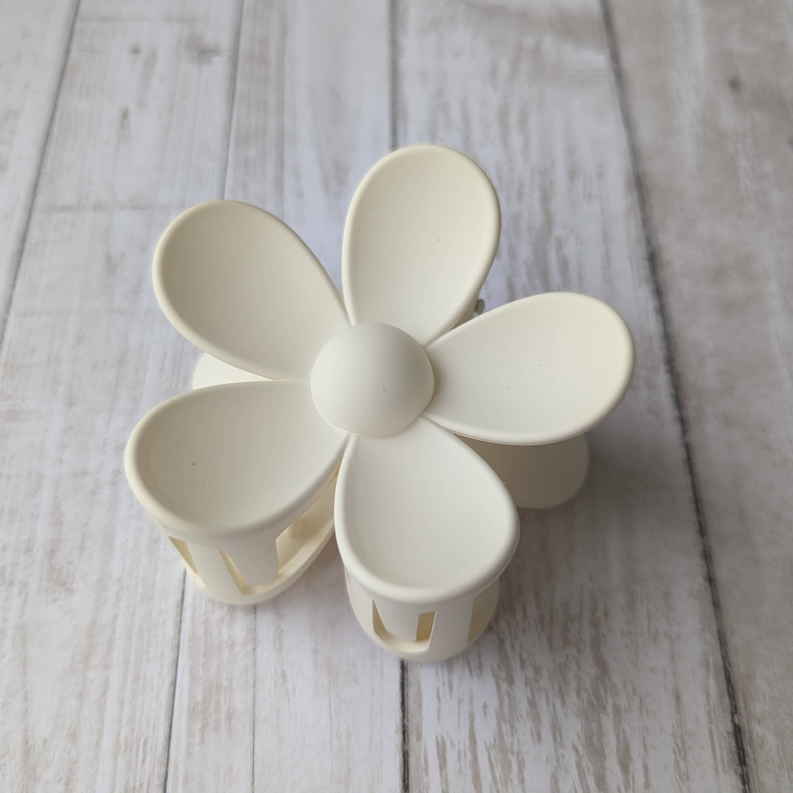 iconic mi - Wholesale Hair Clip - Women's - Daisy Flower Matt Hair Accessory Claw Clip 3"8