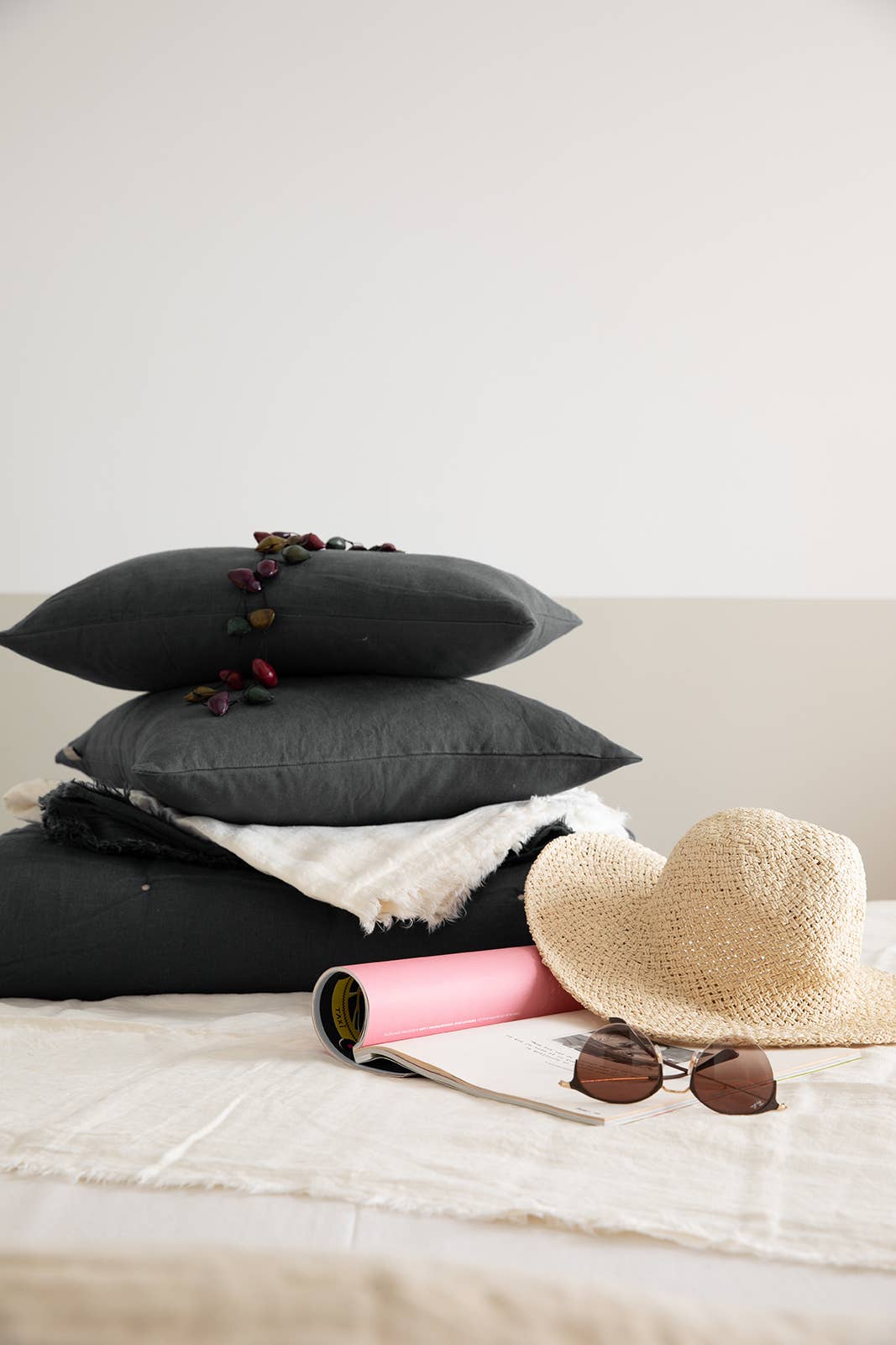 Maison Vivaraise & La Cerise sur le Gâteau - Wholesale Throw Blanket - Stonewashed Zeff Thunder 240 X 260 Throw Throw1