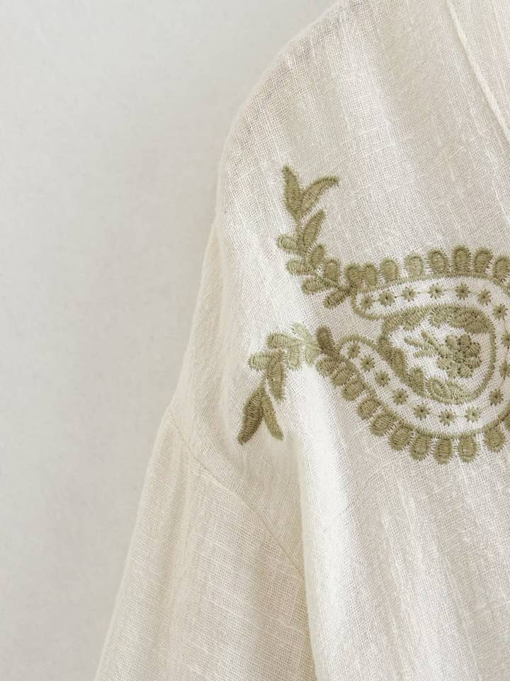 Rosa Clothing - Wholesale Blouse - Women's - Botanical Embroidery balloon sleeve blouse