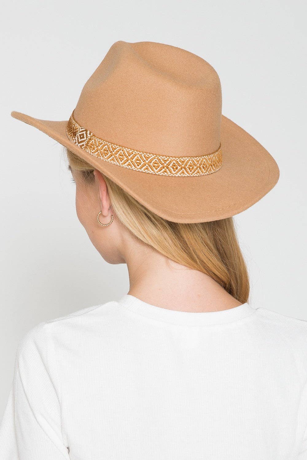 JOSSLYN by wall to wall - Wholesale Fedora - Women's - A VINTAGE CLASSIC COW BOY HAT WITH AZTEC TRIM | 40HW3136