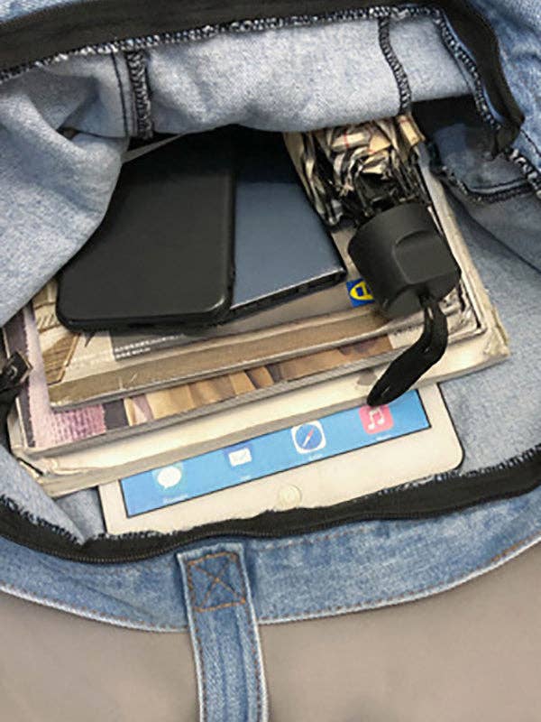 Plush Looks – Engroshandel Skuldertaske – til kvinder – Accessories til tasker i casual denim med opdelt led og ensfarvet design12